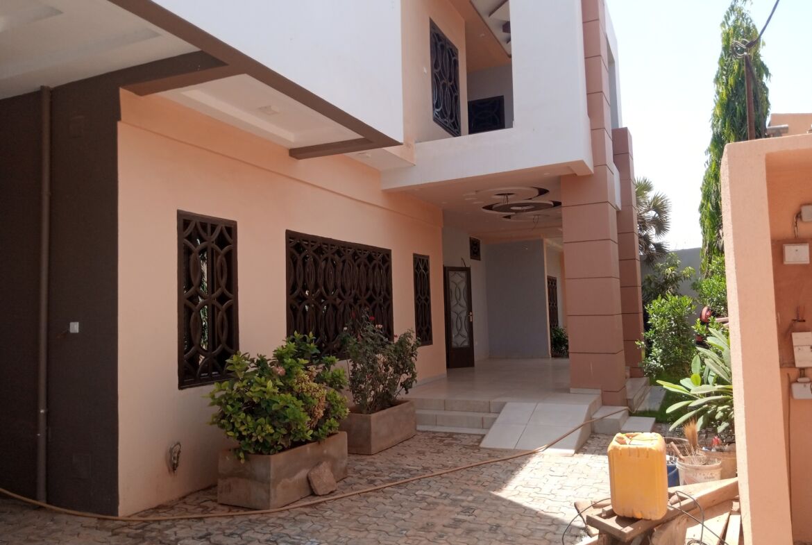 Un duplex nouvelle construction de 5 chambres en location à Somgandé