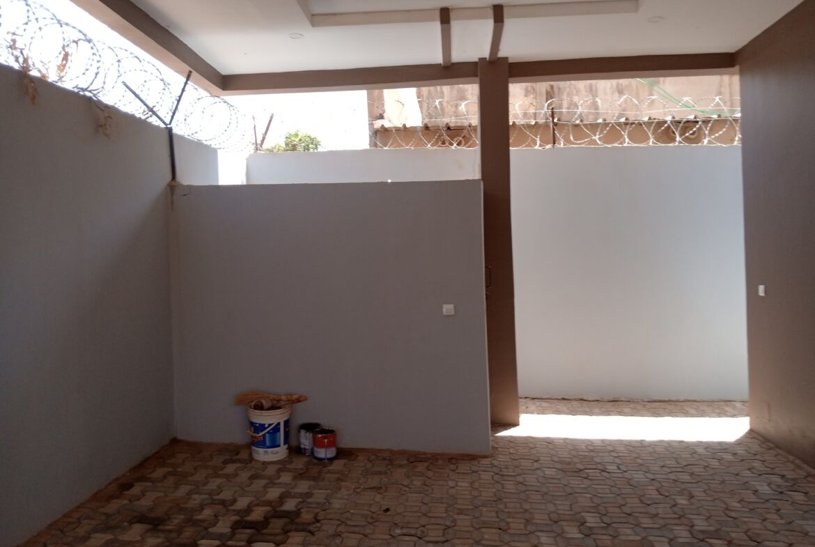 Un duplex nouvelle construction de 5 chambres en location à Somgandé