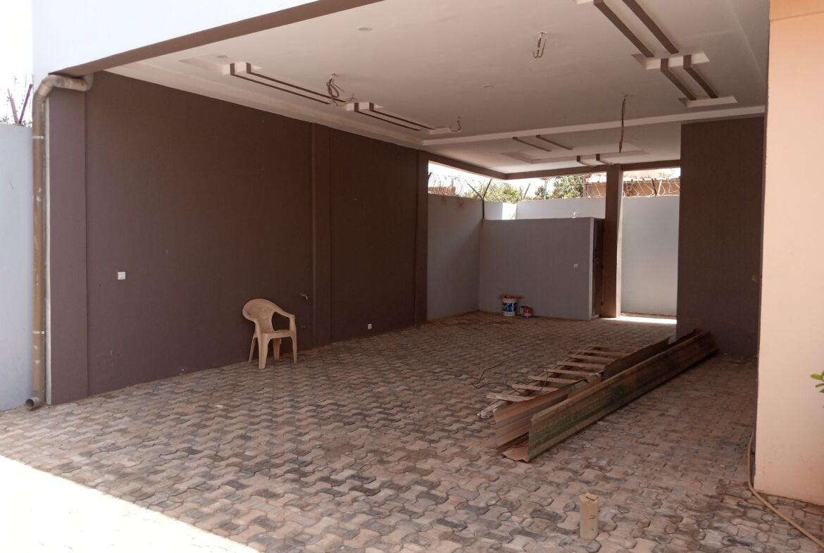 Un duplex nouvelle construction de 5 chambres en location à Somgandé