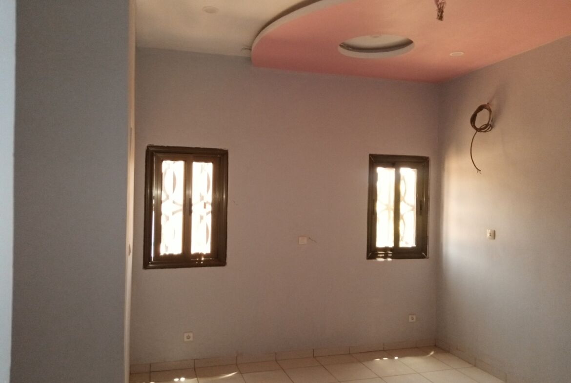 Un duplex nouvelle construction de 5 chambres en location à Somgandé