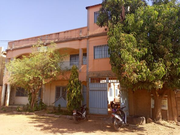 IMMEUBLE DE 10 PIECES EN VENTE A OUAGA2000 ZONE C