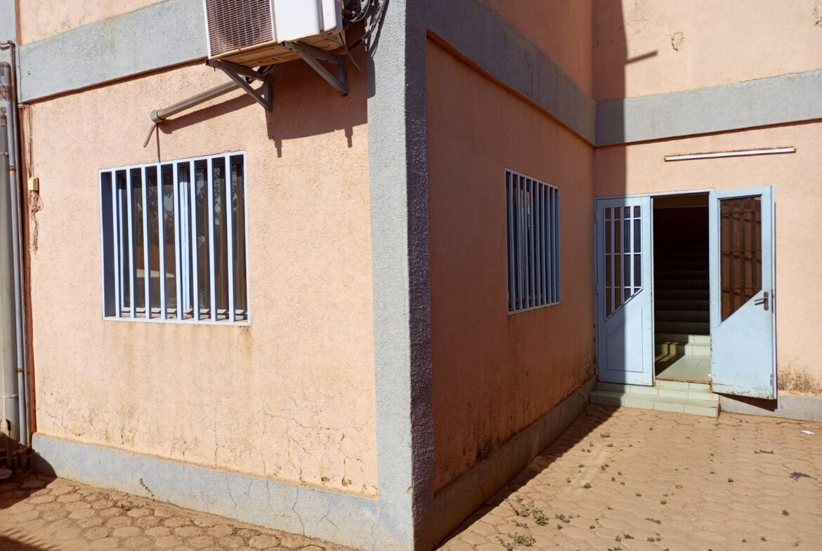 IMMEUBLE DE 10 PIECES EN VENTE A OUAGA2000 ZONE C