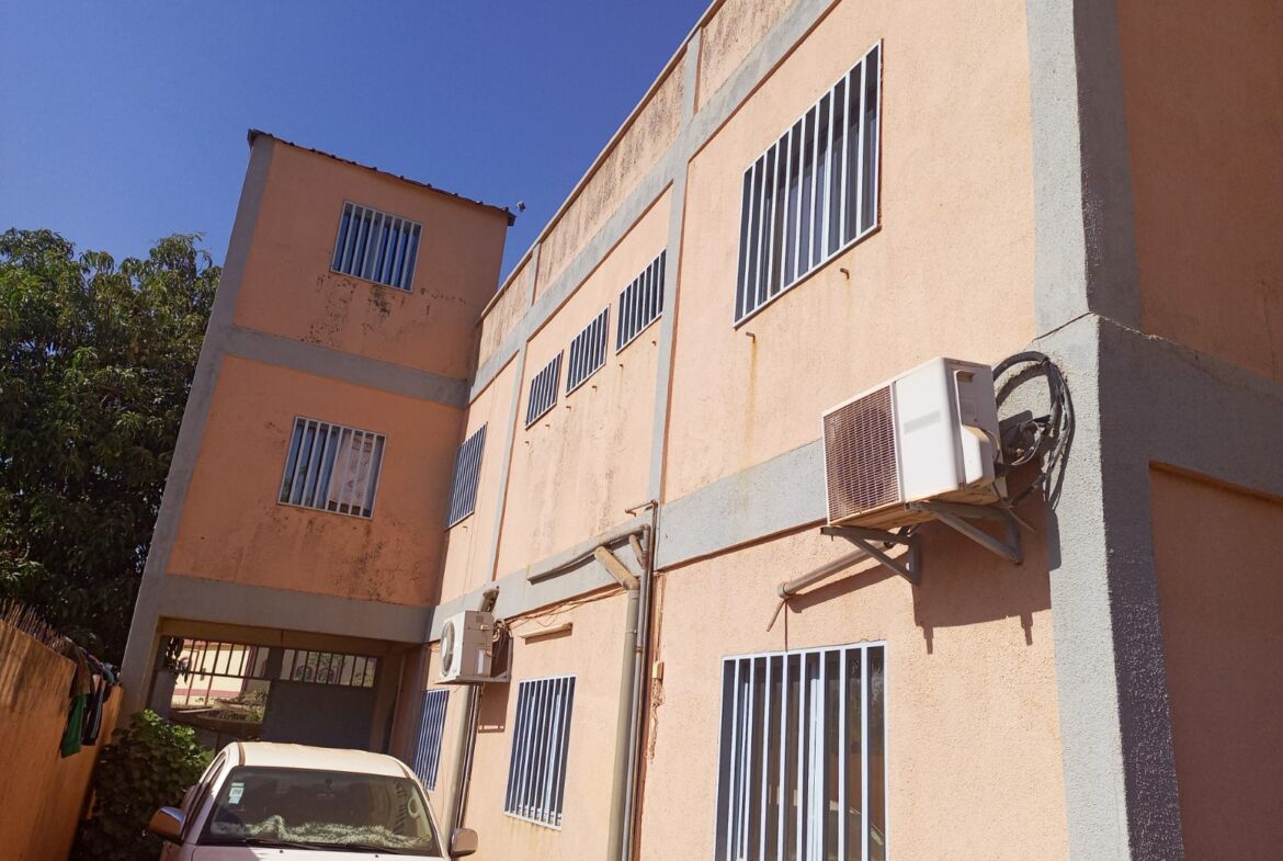 IMMEUBLE DE 10 PIECES EN VENTE A OUAGA2000 ZONE C