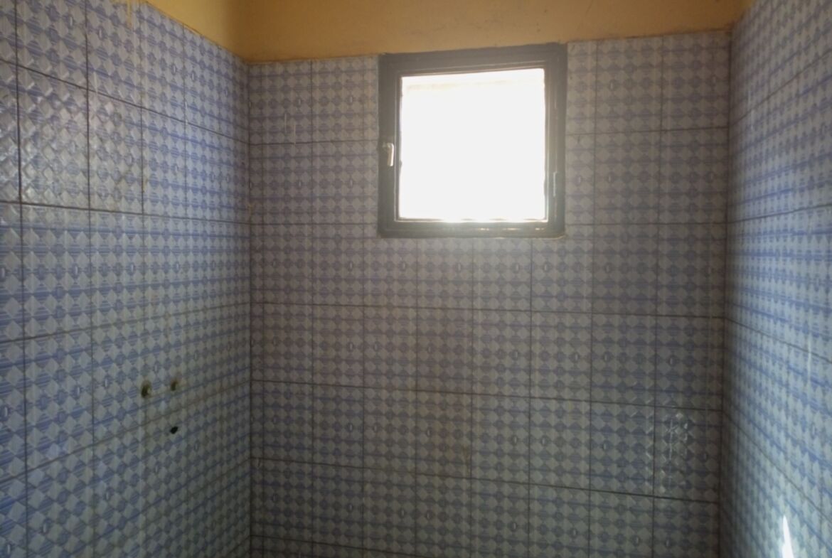 UNE VILLA INACHEVEE DE 3 CHAMBRES EN VENTE A RIMKIETA