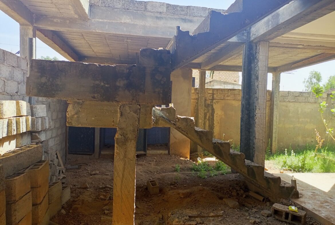 UNE VILLA INACHEVEE DE 3 CHAMBRES EN VENTE A RIMKIETA