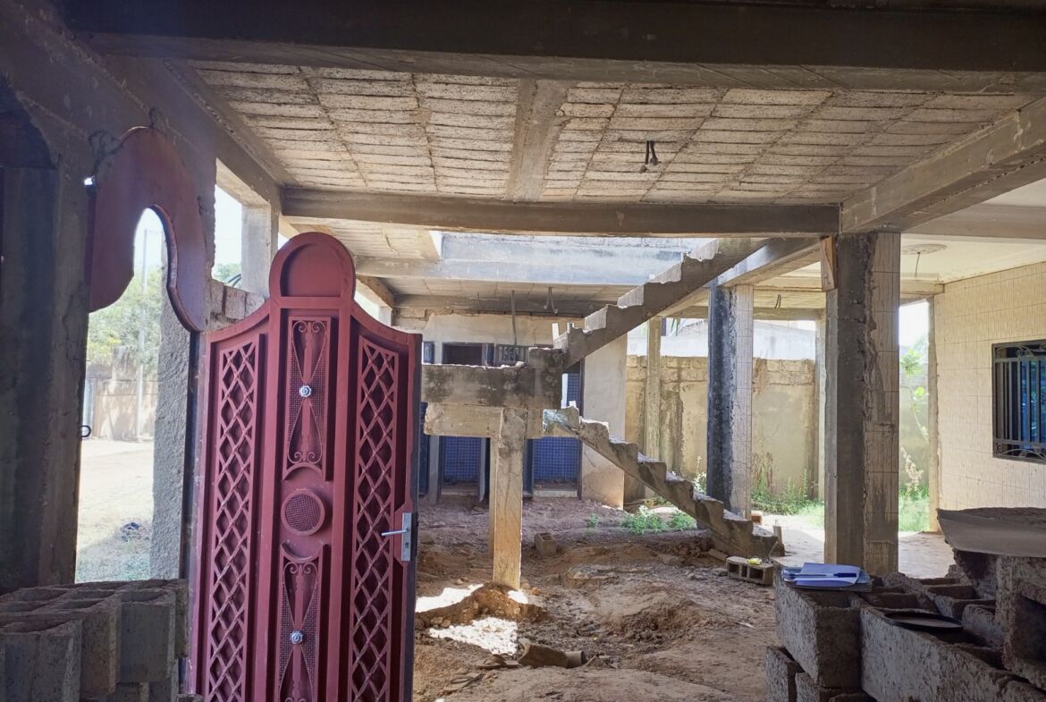 UNE VILLA INACHEVEE DE 3 CHAMBRES EN VENTE A RIMKIETA