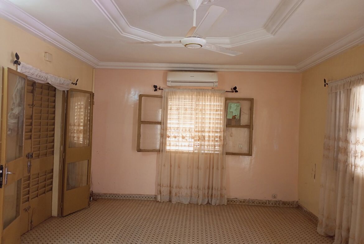 Une villa de 3 chambres salon en location au 1200 logements