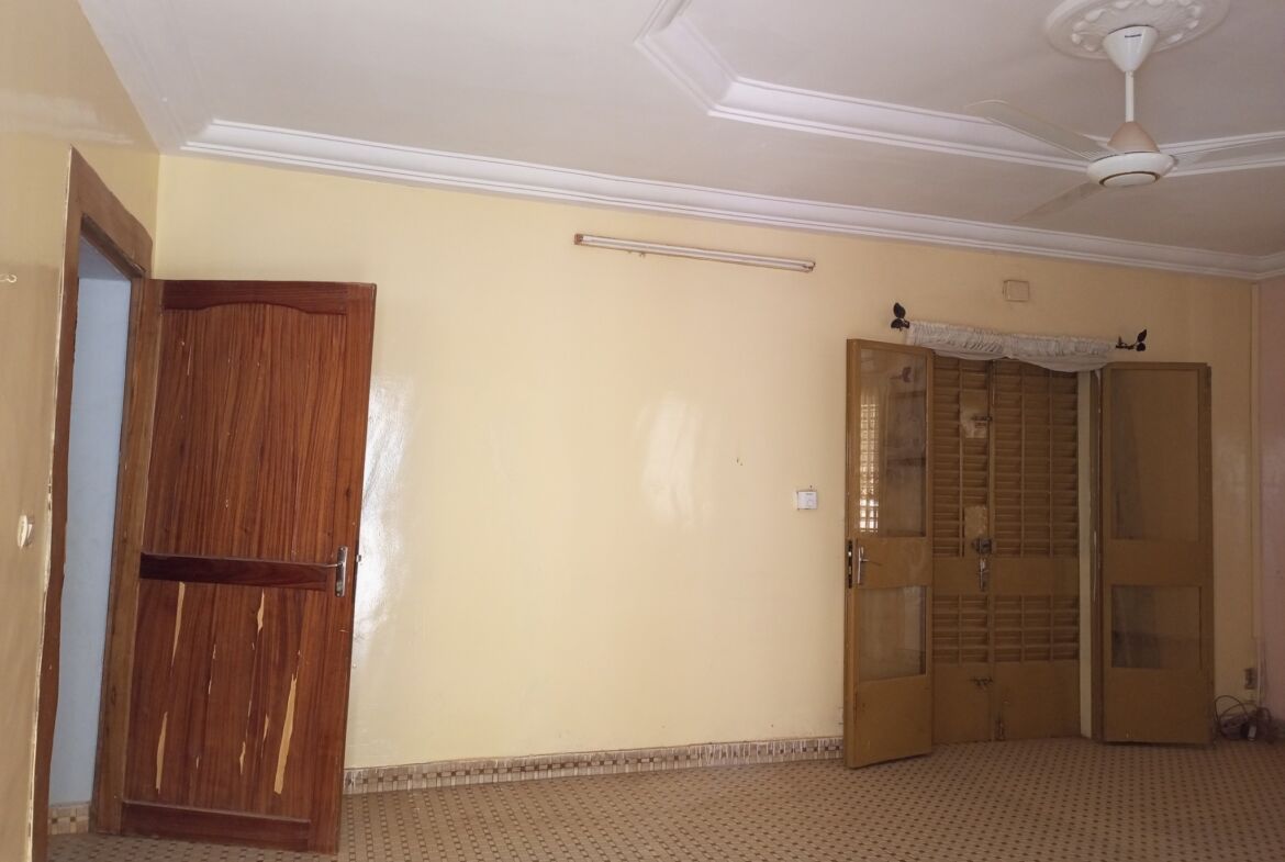 Une villa de 3 chambres salon en location au 1200 logements