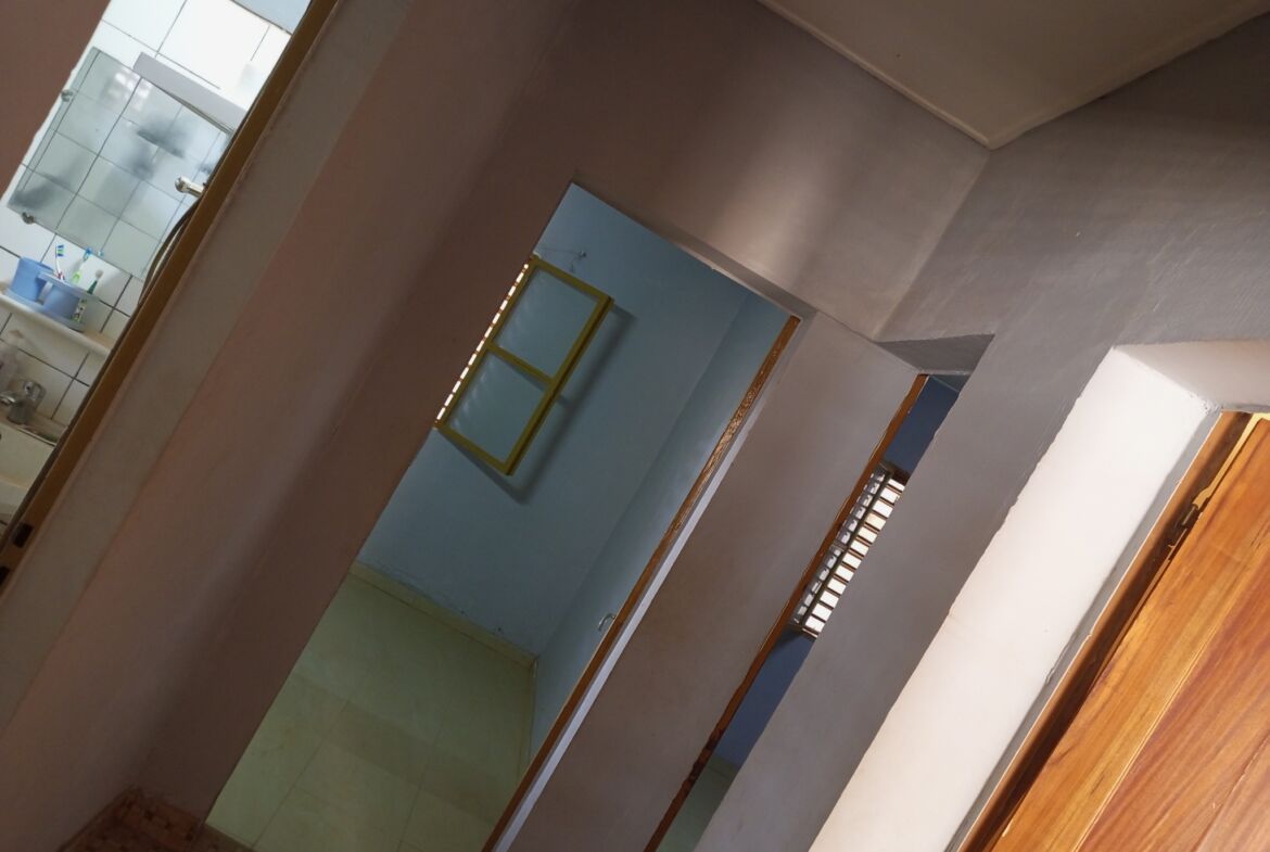 Une villa de 3 chambres salon en location au 1200 logements