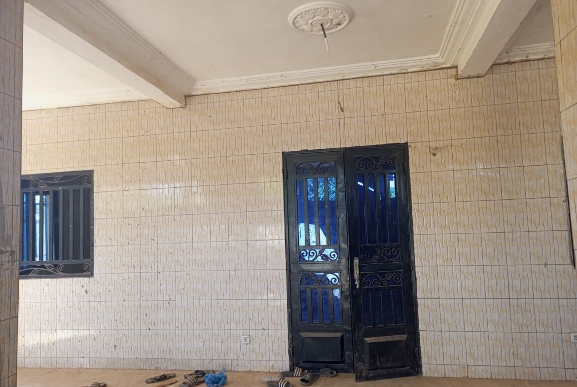 UNE VILLA INACHEVEE DE 3 CHAMBRES EN VENTE A RIMKIETA