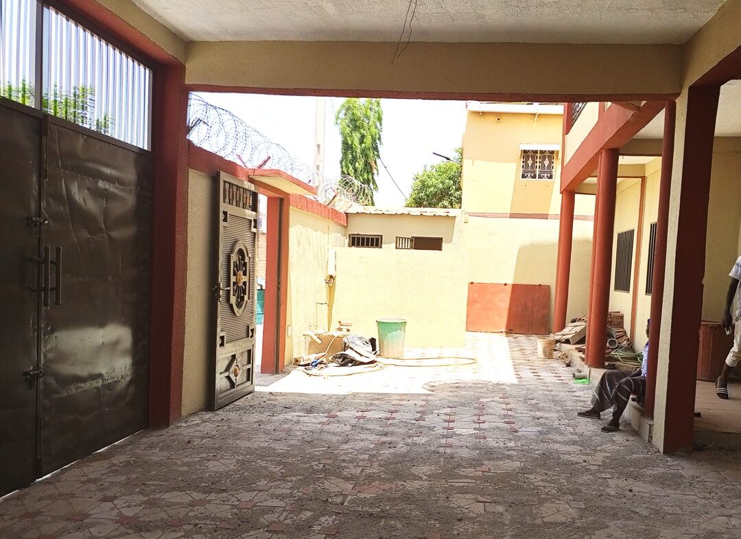 Duplex de 6 chambres nouvelle construction en location à Bangporé sur Perfector Immobilier