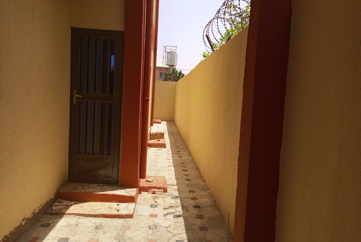 Duplex de 6 chambres nouvelle construction en location à Bangporé sur Perfector Immobilier