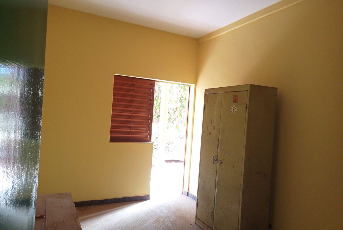 Un immeuble de 34 pièces en location à Larlé sur Perfector Immobilier