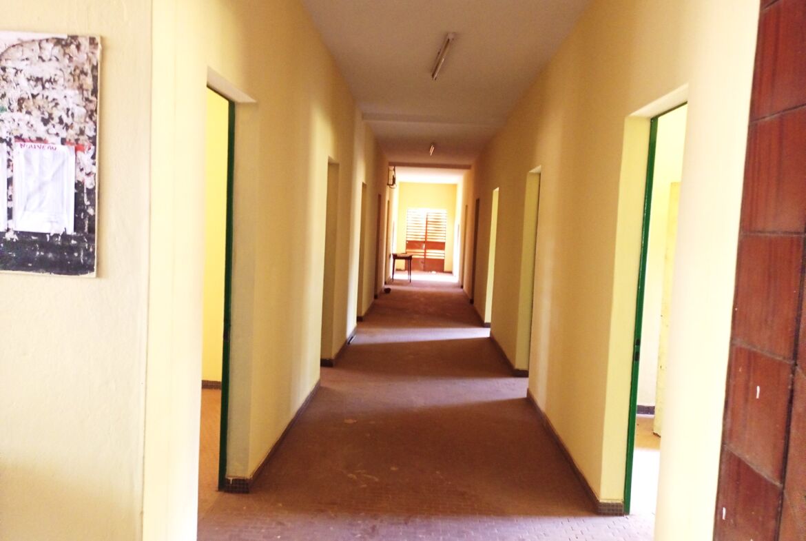 Un immeuble de 34 pièces en location à Larlé sur Perfector Immobilier