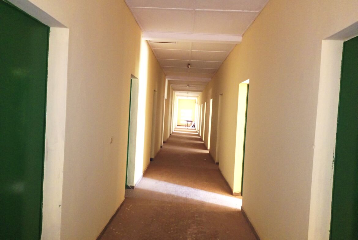 Un immeuble de 34 pièces en location à Larlé sur Perfector Immobilier