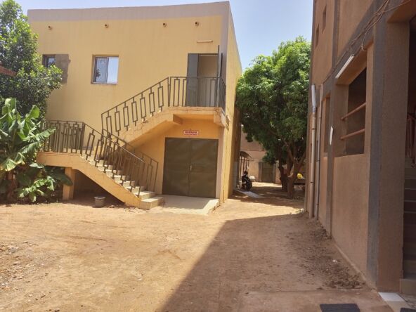 Un bâtiment R+1 en vente à Ouaga2000 Zone C