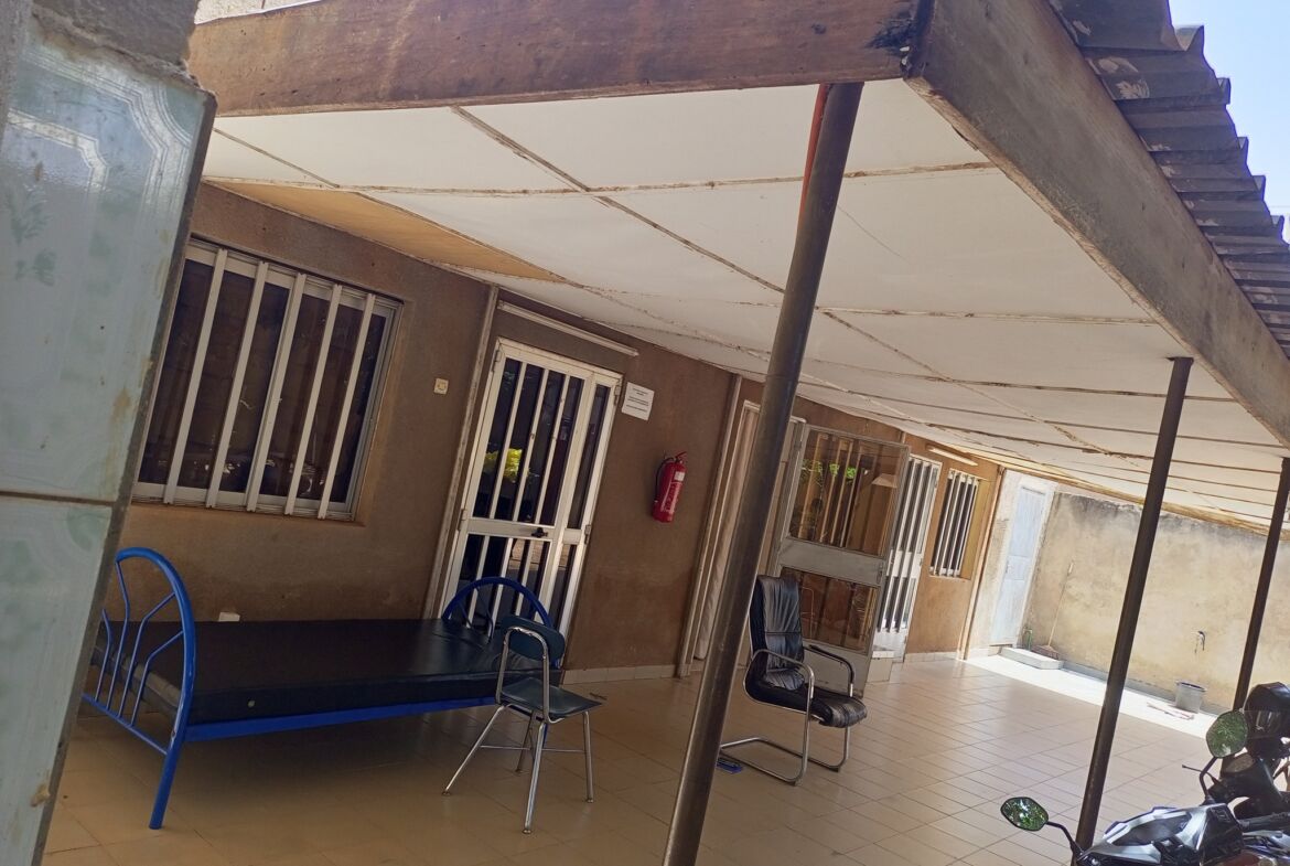 Un bâtiment R+1 en vente à Ouaga2000 Zone C