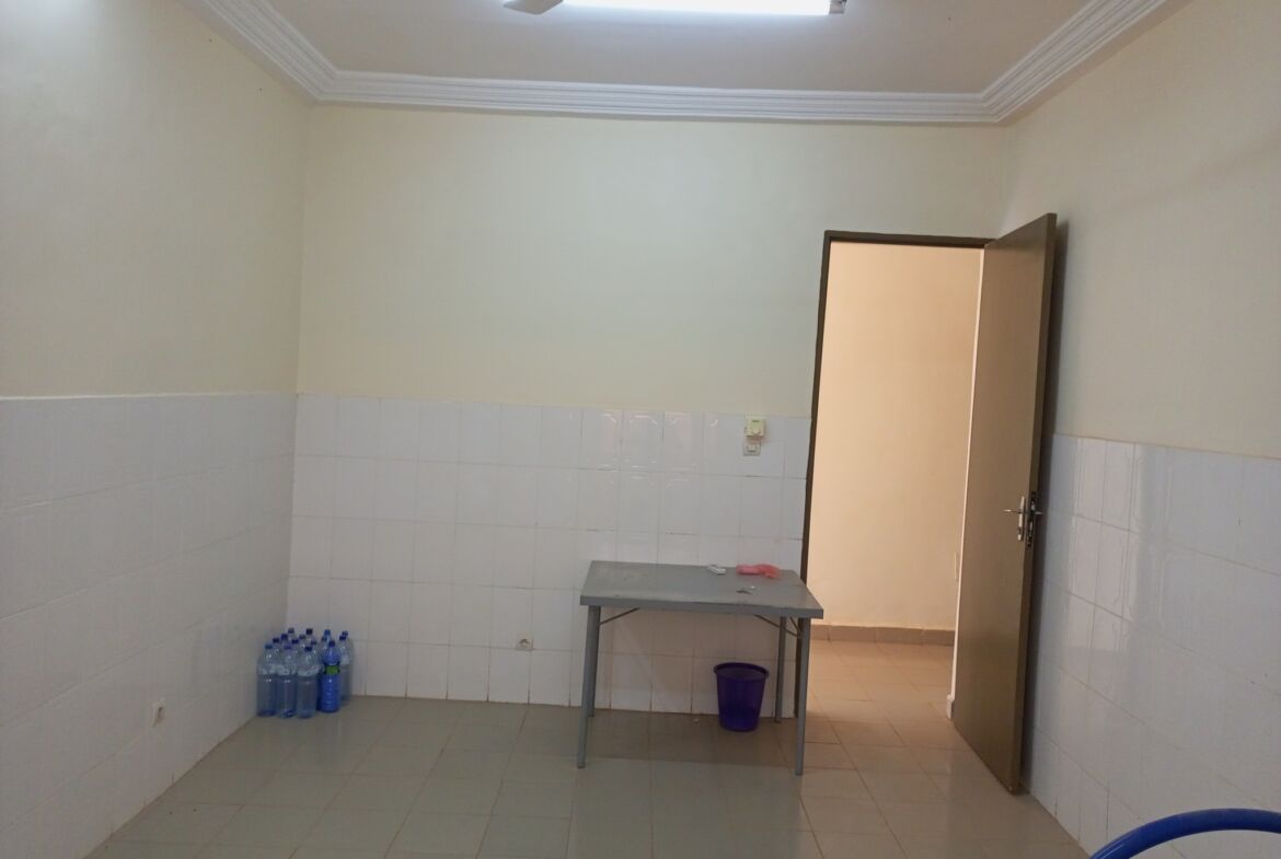 Un bâtiment R+1 en vente à Ouaga2000 Zone C