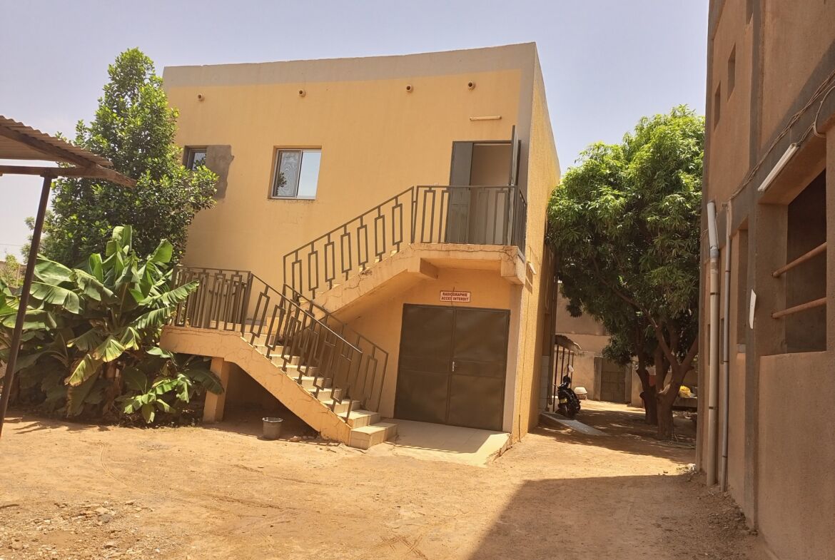 Un bâtiment R+1 en vente à Ouaga2000 Zone C