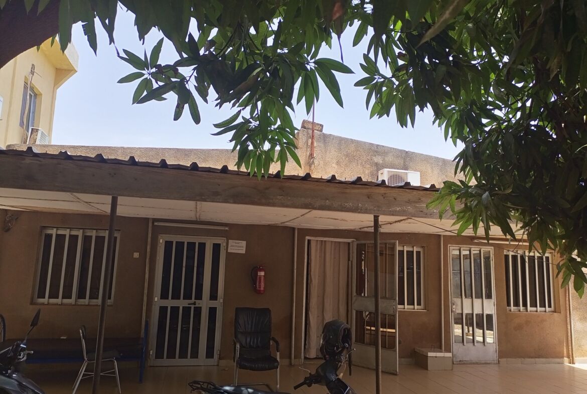 Un bâtiment R+1 en vente à Ouaga2000 Zone C