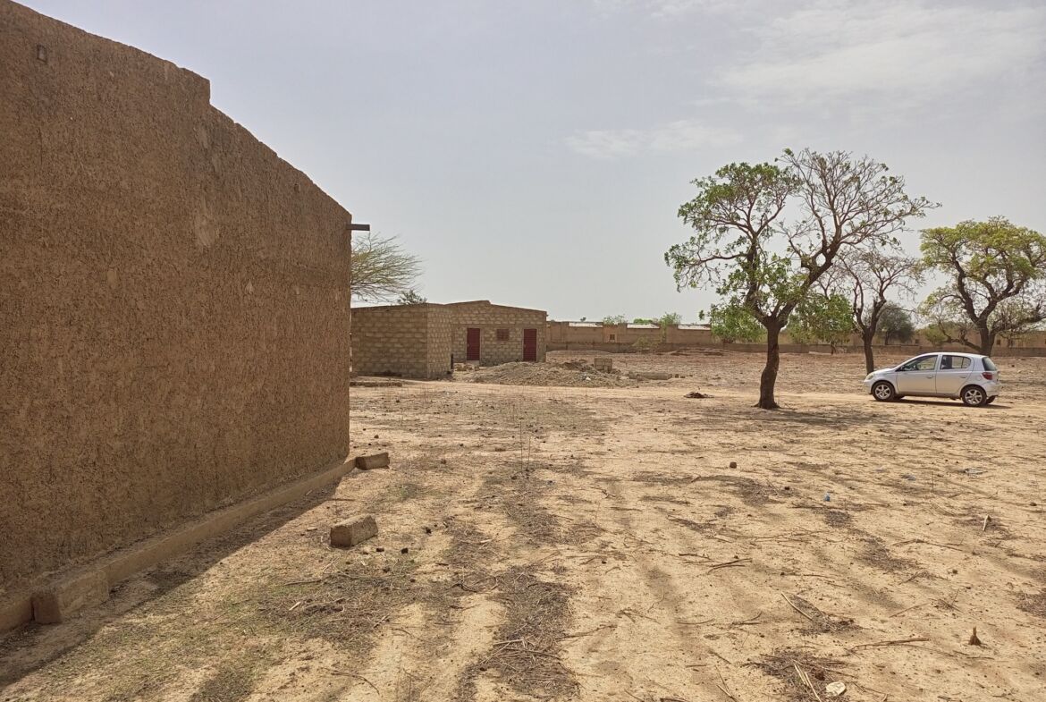 Un terrain de 11 768 M² en vente à Loumbila