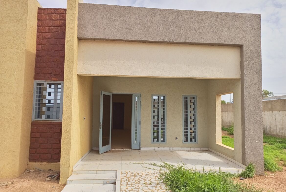 Une villa de 4 chambres en location au quartier guiguemtenga