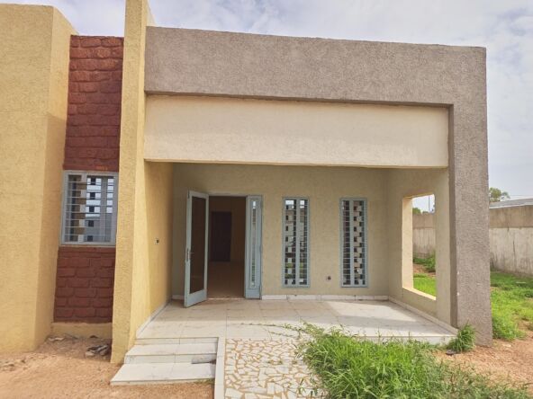 Une villa de 4 chambres en location au quartier guiguemtenga