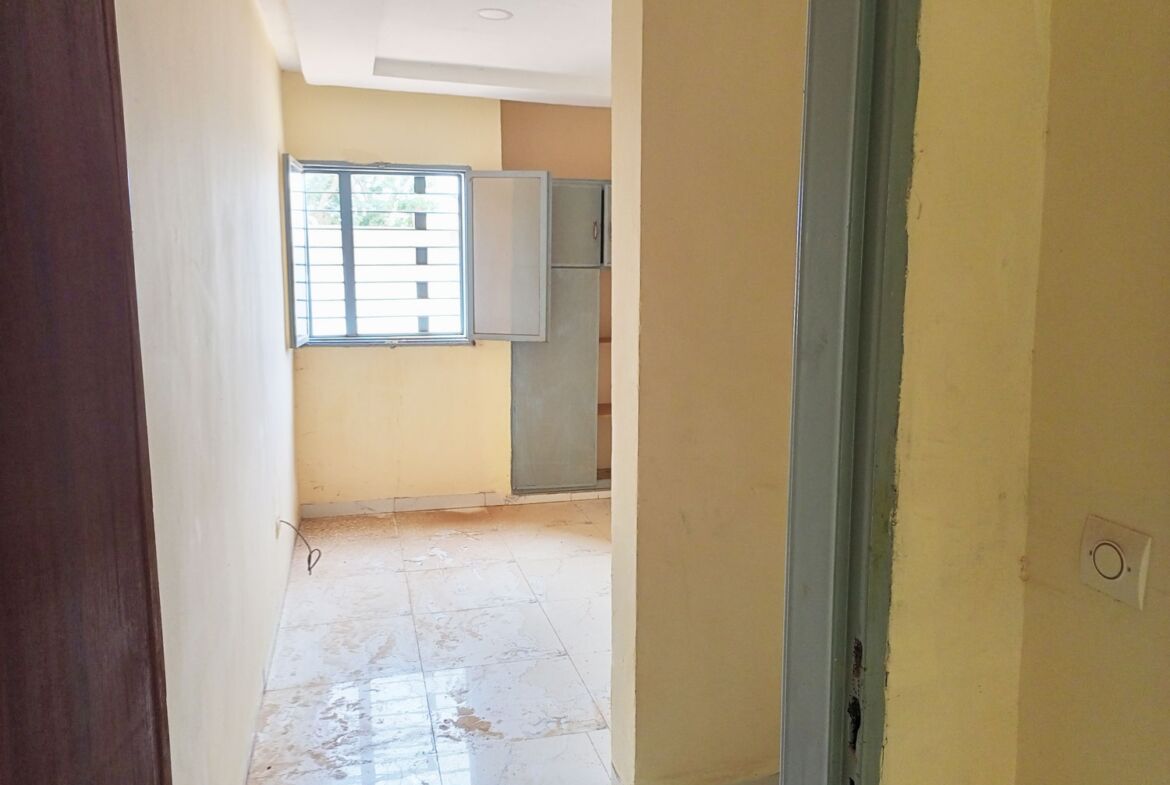 Une villa de 4 chambres en location au quartier guiguemtenga