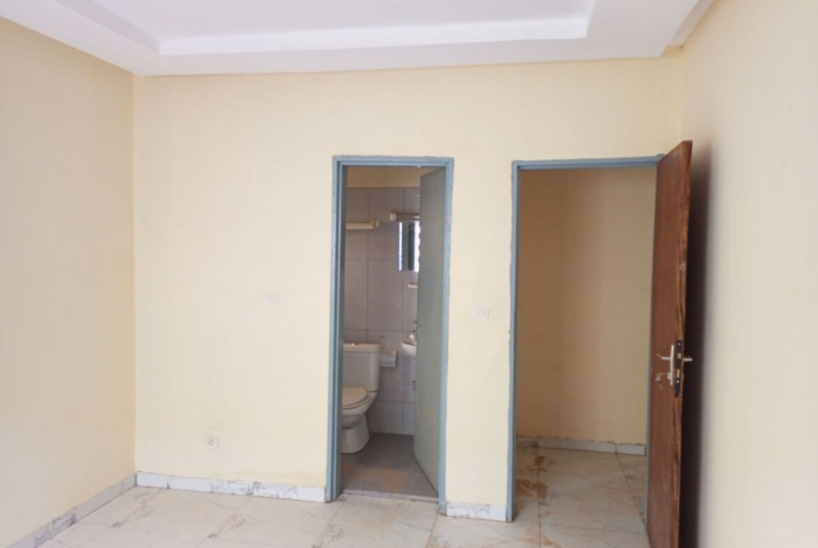 Une villa de 4 chambres en location au quartier guiguemtenga