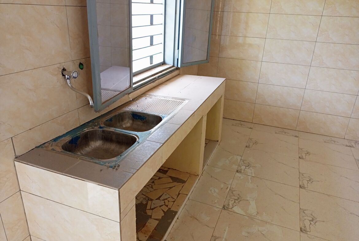 Une villa de 4 chambres en location au quartier guiguemtenga