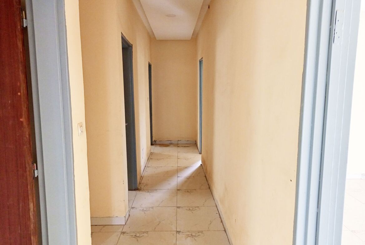 Une villa de 4 chambres en location au quartier guiguemtenga