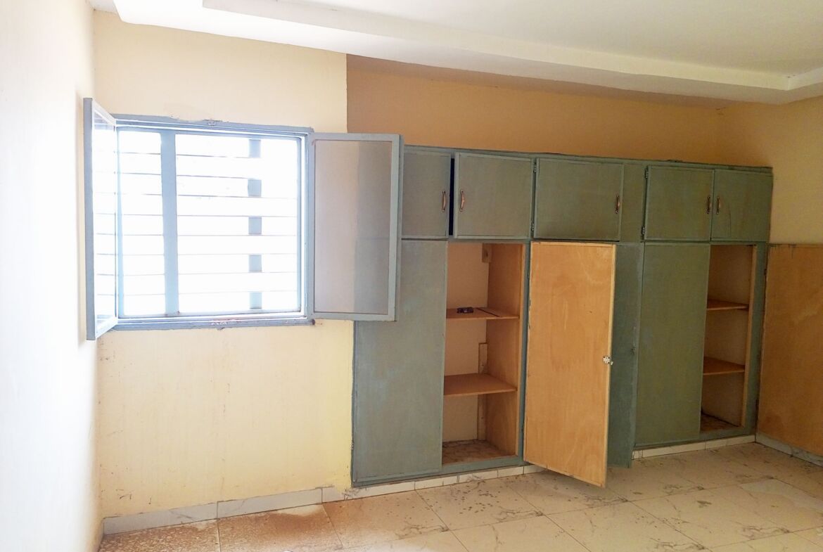 Une villa de 4 chambres en location au quartier guiguemtenga