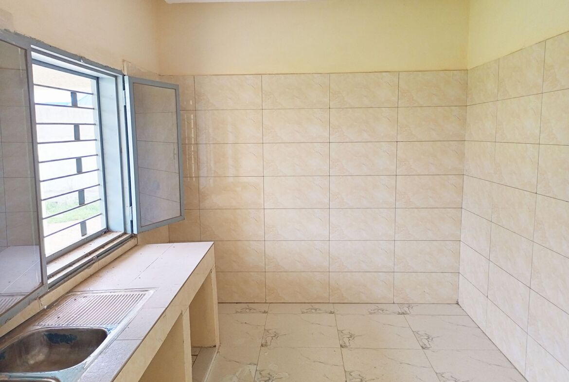 Une villa de 4 chambres en location au quartier guiguemtenga