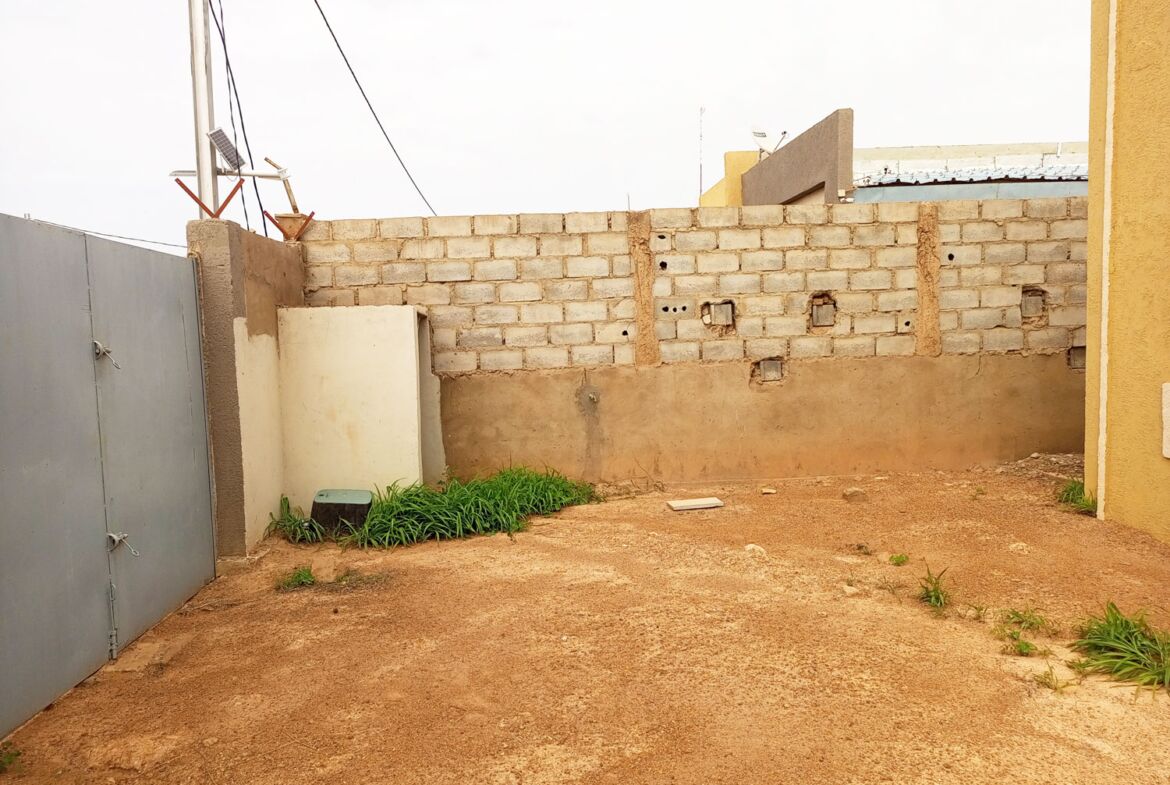 Une villa de 4 chambres en location au quartier guiguemtenga