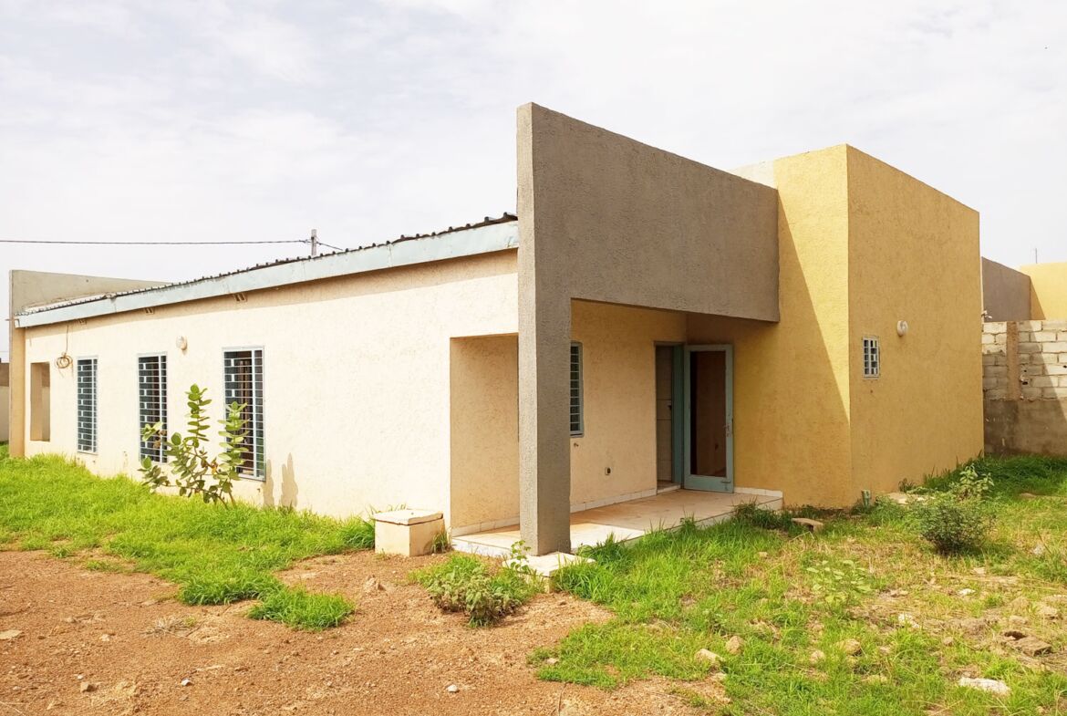 Une villa de 4 chambres en location au quartier guiguemtenga