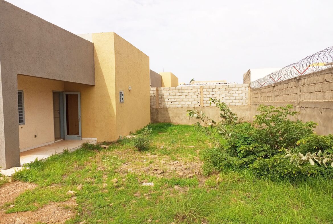 Une villa de 4 chambres en location au quartier guiguemtenga