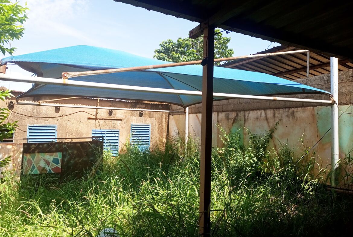 Une parcelle de 640 m² en vente à la Zone 1 face au boulevard tensoba