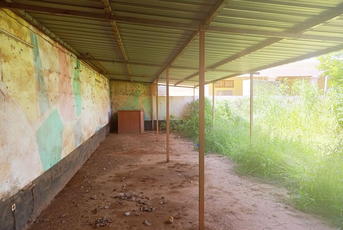 Une parcelle de 640 m² en vente à la Zone 1 face au boulevard tensoba