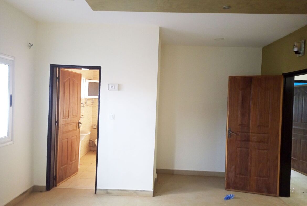 Une maison de 5 chambres en location à Nioko 2