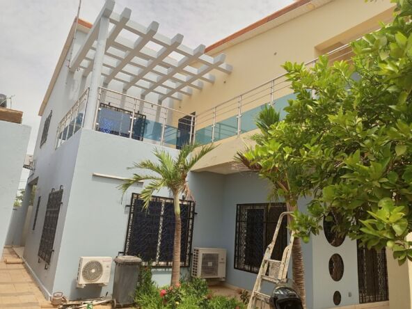 Une maison de 5 chambres en location à Nioko 2