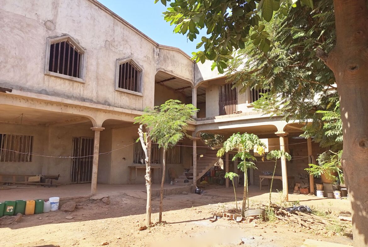 Un duplex inachevé en vente à Nioko 1 - Saaba