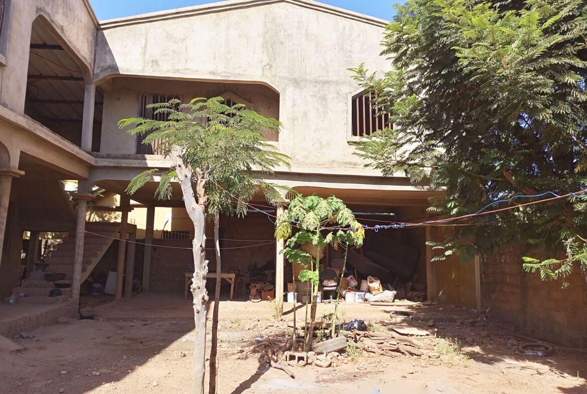 Un duplex inachevé en vente à Nioko 1 - Saaba