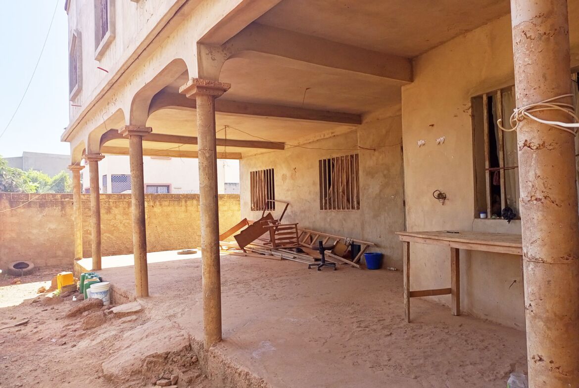 Un duplex inachevé en vente à Nioko 1 - Saaba