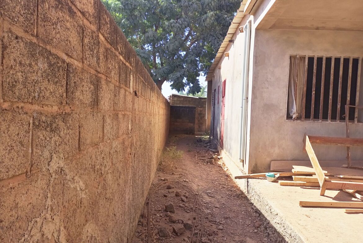 Un duplex inachevé en vente à Nioko 1 - Saaba