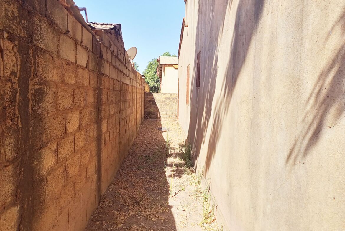 Un duplex inachevé en vente à Nioko 1 - Saaba