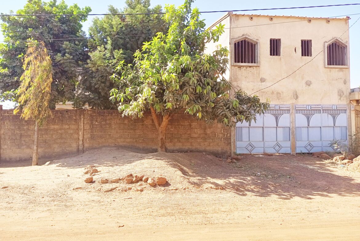 Un duplex inachevé en vente à Nioko 1 - Saaba