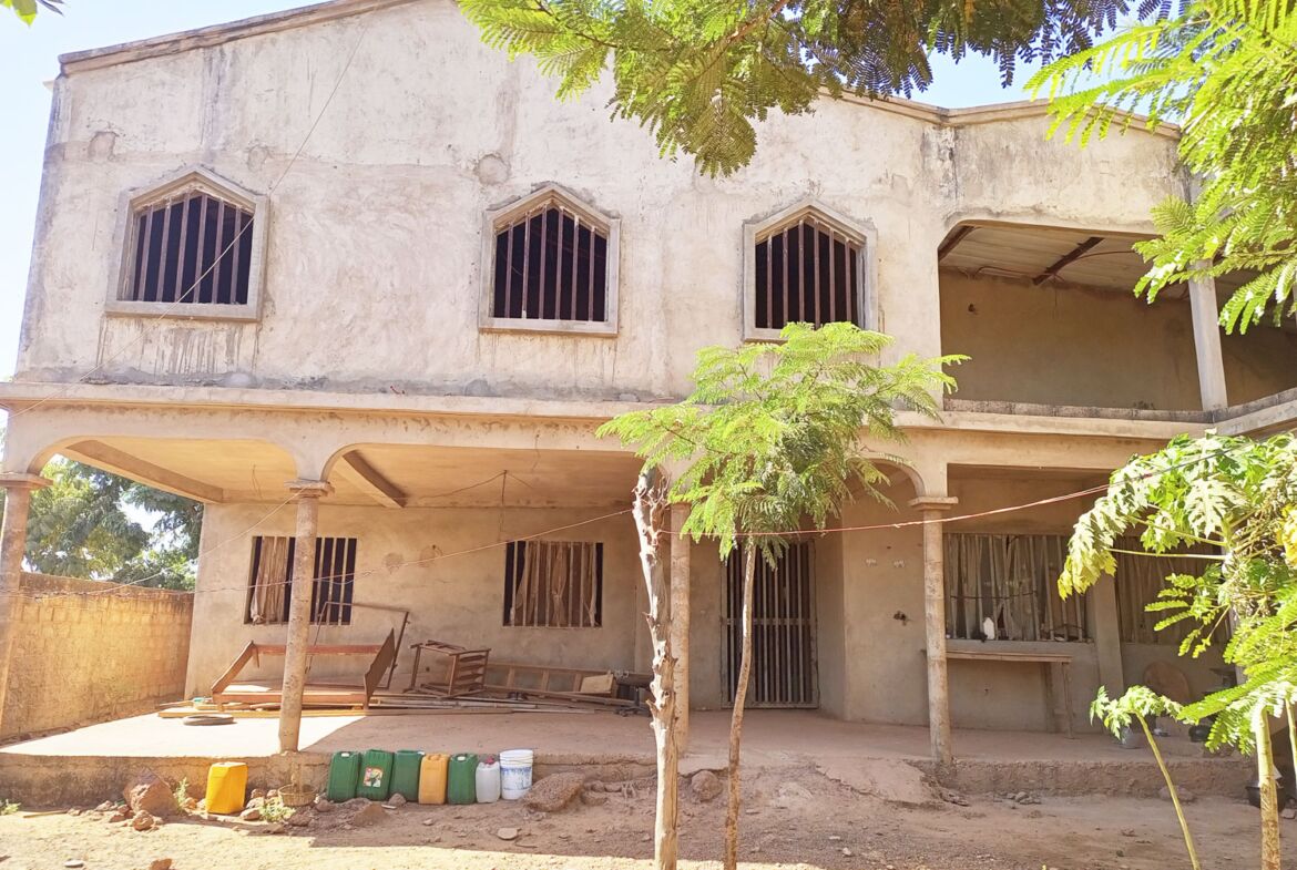 Un duplex inachevé en vente à Nioko 1 - Saaba