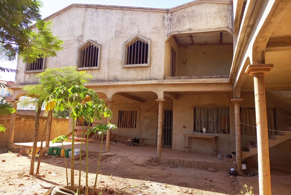 Un duplex inachevé en vente à Nioko 1 - Saaba