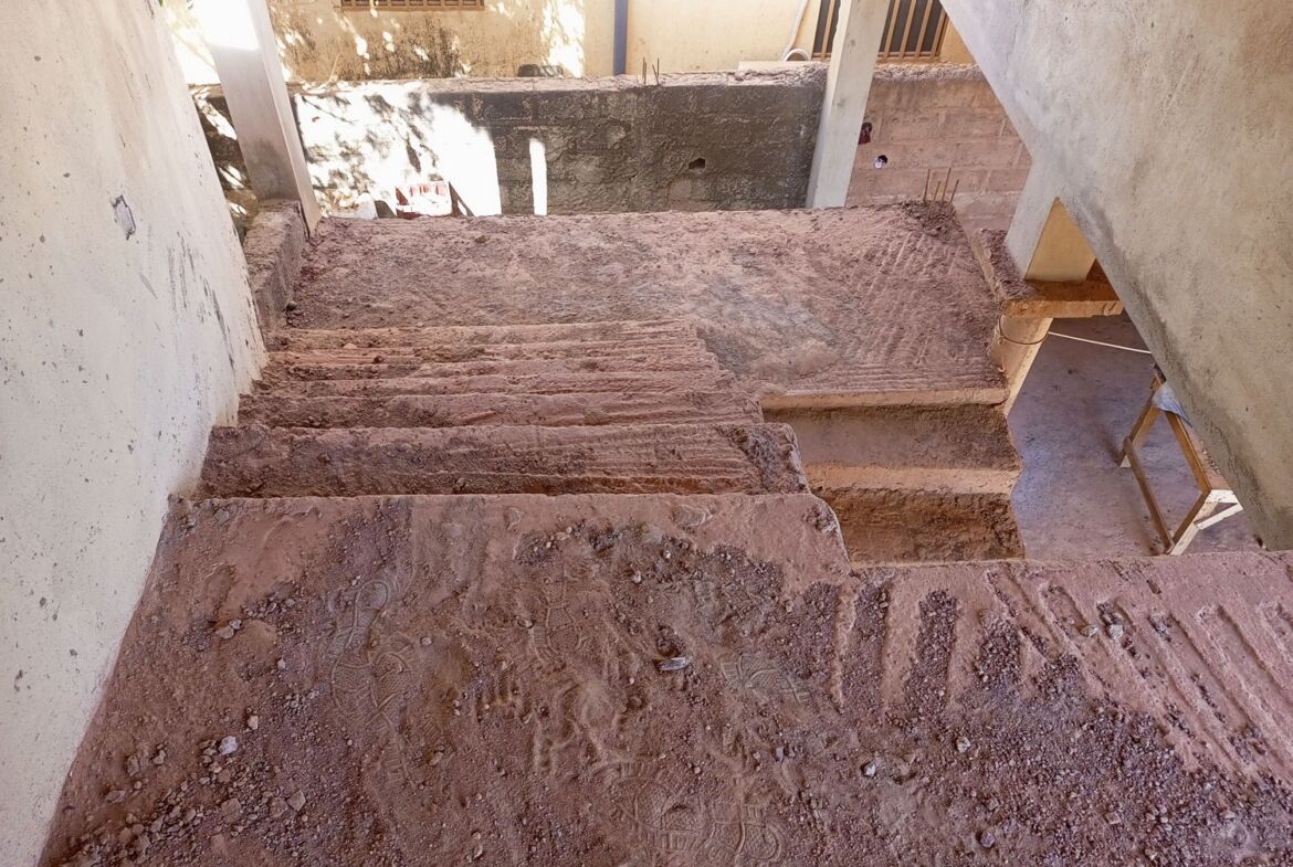 Un duplex inachevé en vente à Nioko 1 - Saaba