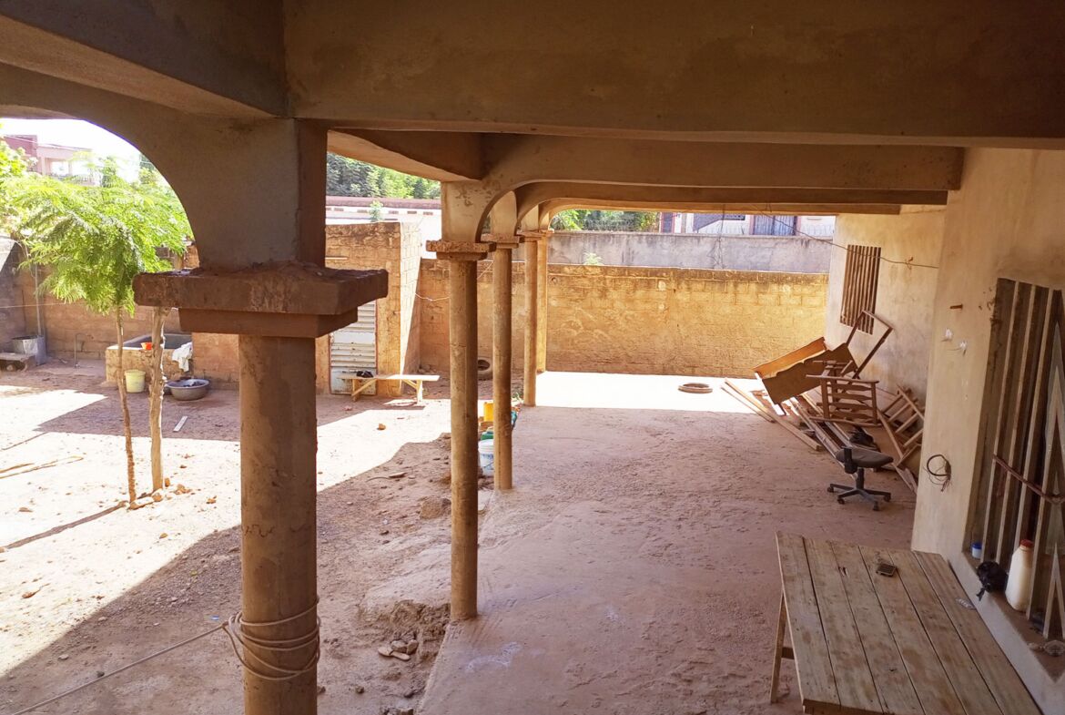 Un duplex inachevé en vente à Nioko 1 - Saaba